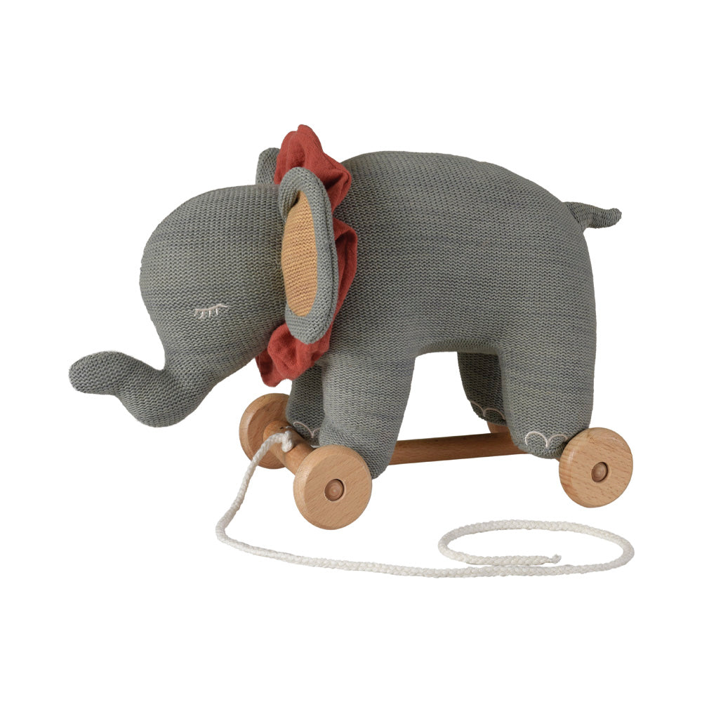 Rosalie l'éléphant à tirer en peluche douce et base en bois robuste. Parfaite pour accompagner les enfants de tout âge dans leurs aventures !