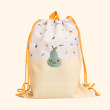 Découvrez le Sac à Cordon pour enfants, un compagnon pratique et ludique pour toutes leurs aventures. Fabriqué en matériau rPET respectueux de l'environnement, ce sac spacieux et coloré offre durabilité et style, parfait pour l'école, le sport et les sorties.