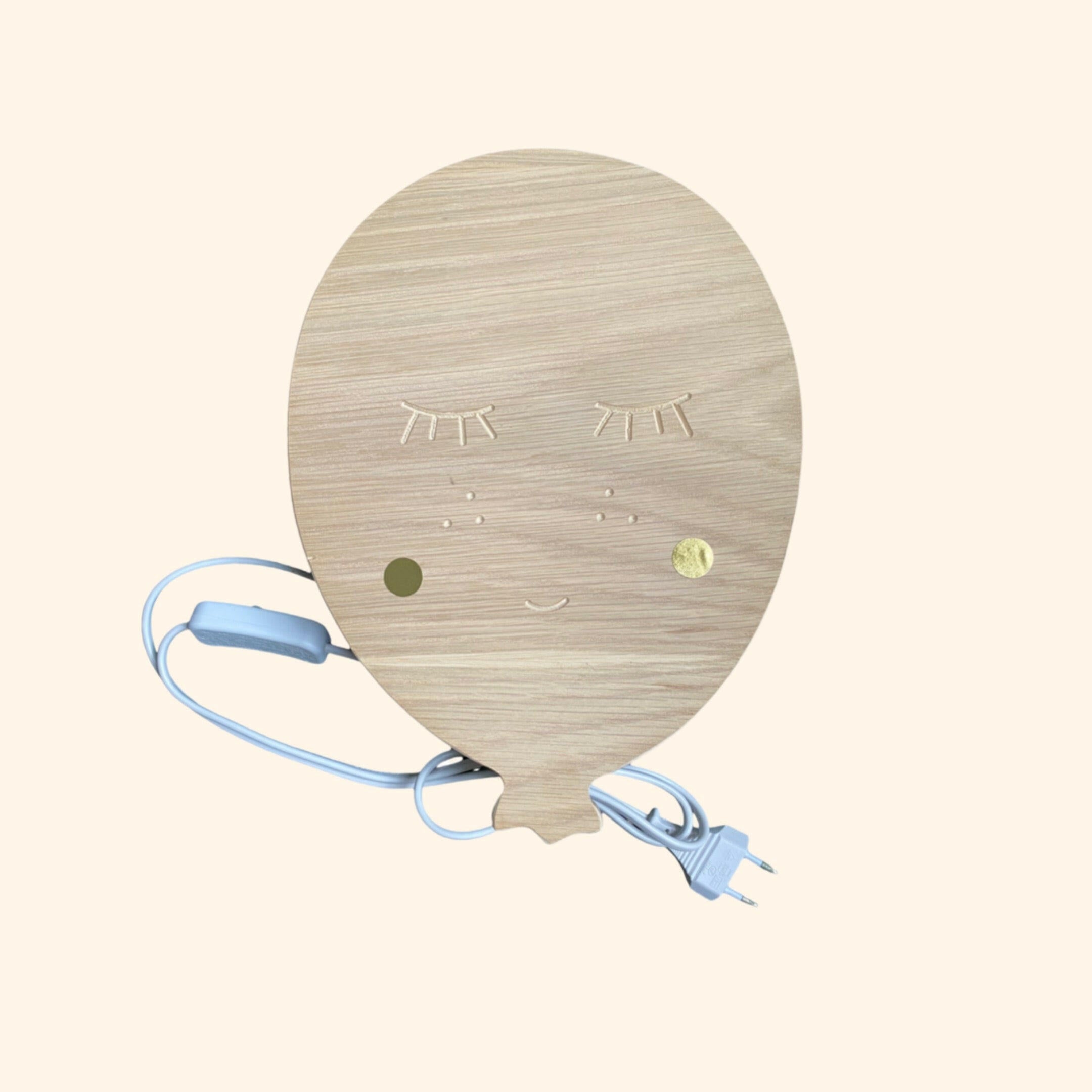 Applique Lumineuse Ballon en bois, une solution élégante pour éclairer avec style la chambre de vos petits trésors