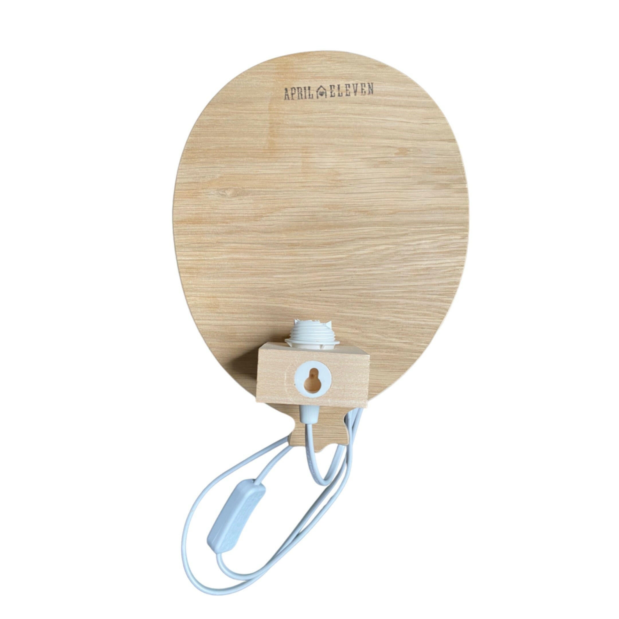 Applique Lumineuse Ballon en bois, une solution élégante pour éclairer avec style la chambre de vos petits trésors