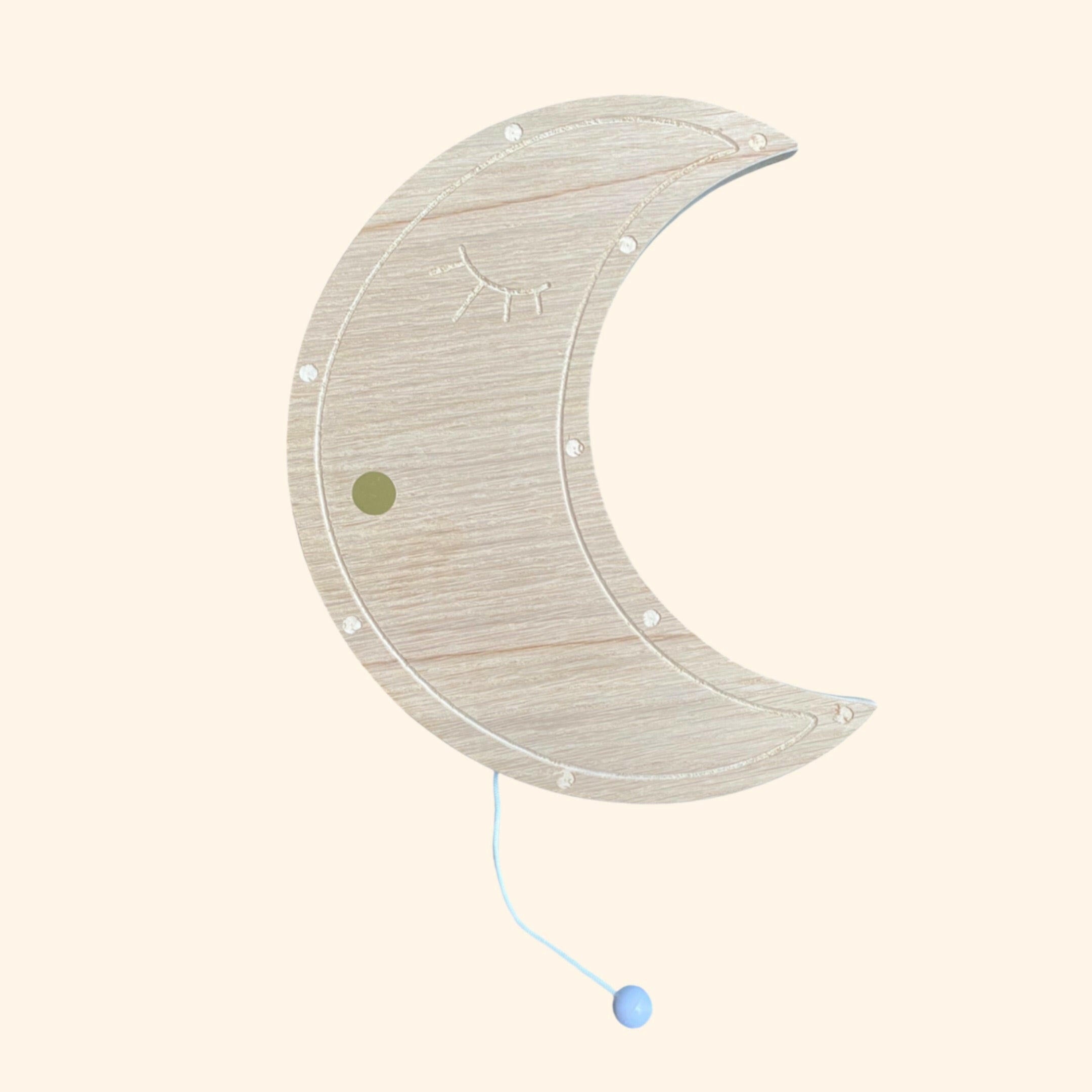 la Boîte à Musique Lune diffuse une mélodie douce qui enveloppe vos tout-petits de confort et de bien-être. Elle sera la compagne fidèle, embellissant les nuits de votre enfant avec une mélodie enchanteresse qui perdurera au fil des années.