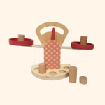 Découvrez notre balance en bois pour enfants, idéale pour le jeu d'imitation et l'apprentissage des poids. Durable, écologique et éducative, parfaite dès 3 ans