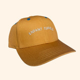 Cette adorable casquette CHAMAYE pour enfant est parfaite pour compléter le look de votre petit bout avec style et confort. De couleur jaune vif, elle est agrémentée d'une broderie blanche "Enfant Terrible" 