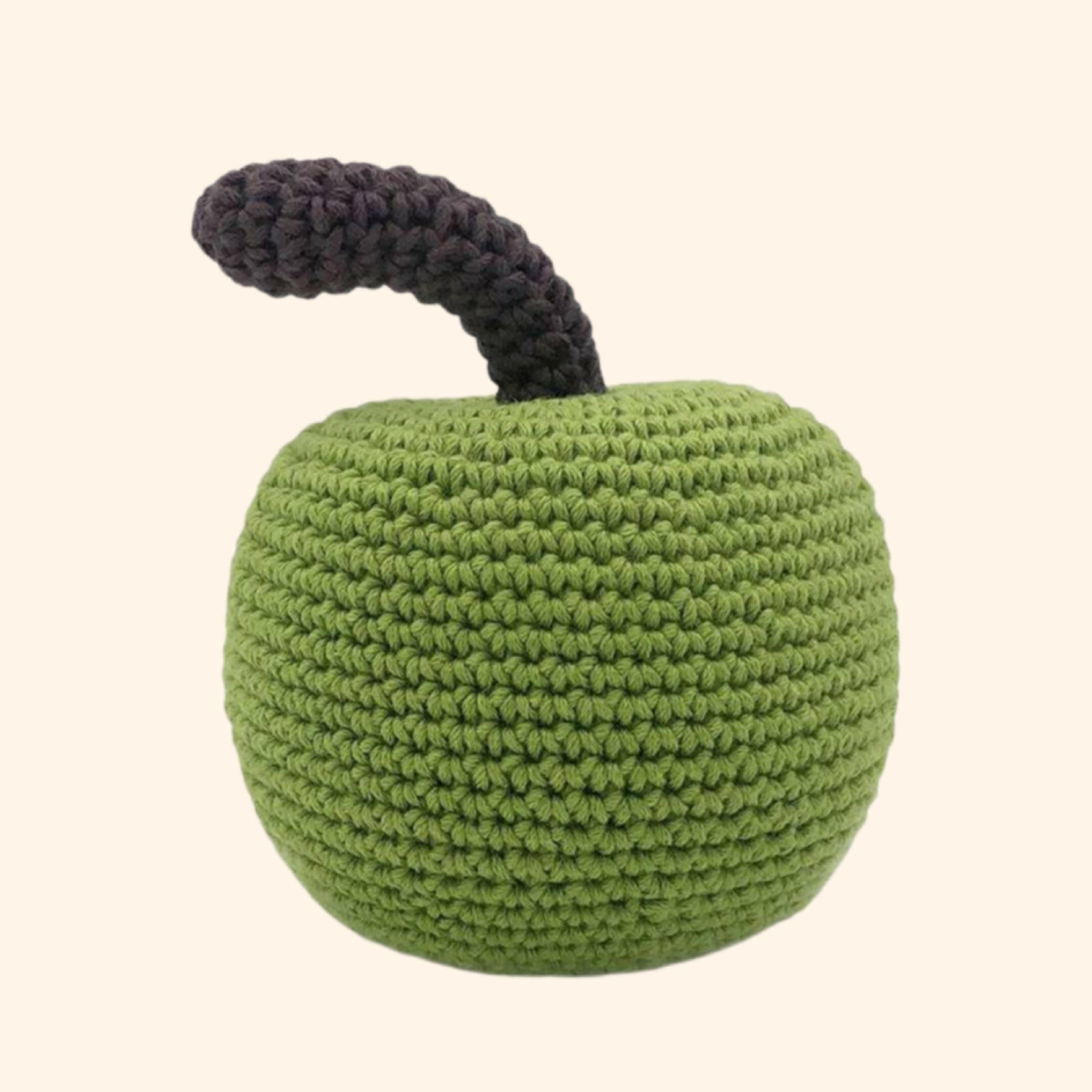 Ce jouet est une idée de cadeau originale et écologique. Réversible, il prend la forme d'une pomme et se transforme en fleur. En manipulant ce jouet, l'enfant stimule sa motricité et découvre que la pomme provient d'une petite fleur, une leçon en accord avec la pédagogie Montessori.