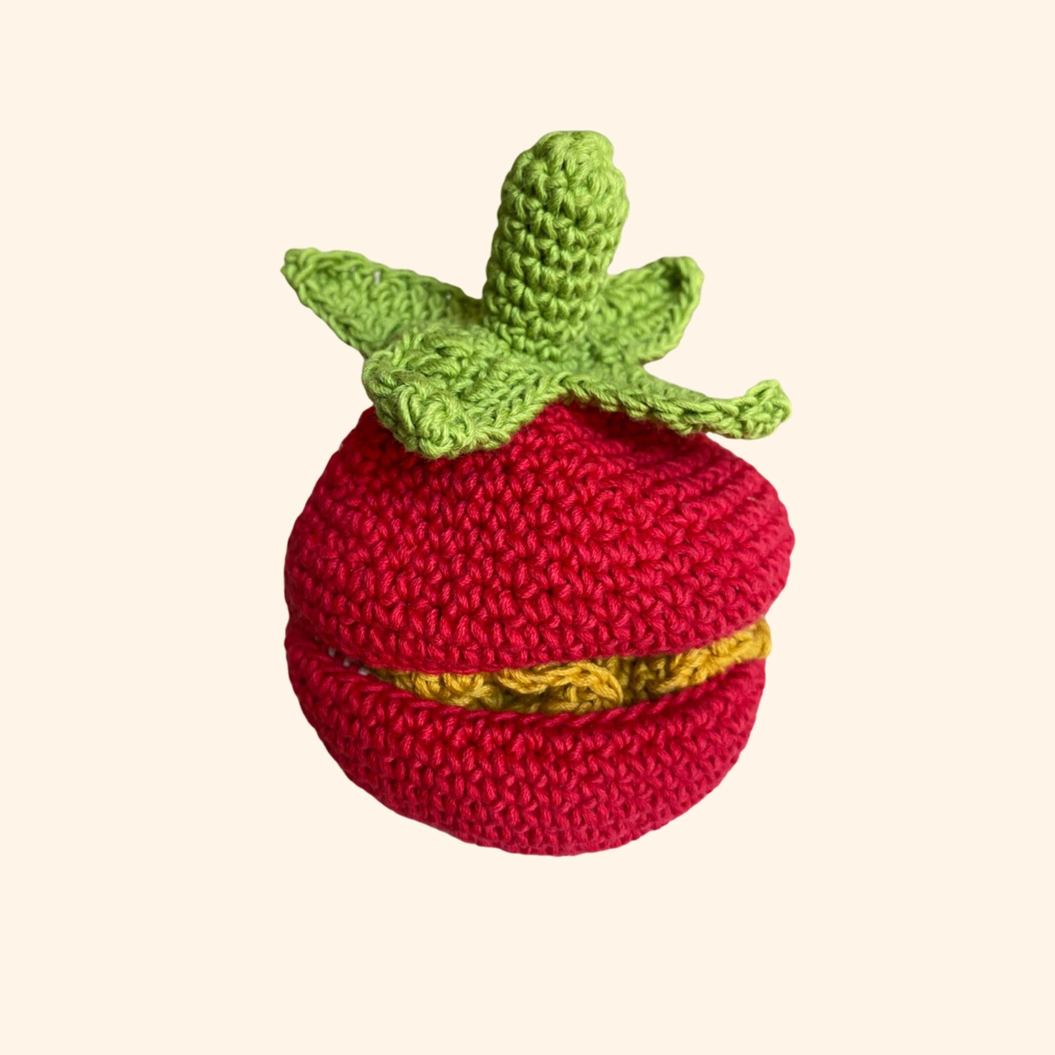 Ce jouet est une idée de cadeau originale et écologique. Réversible, il prend la forme d'une tomate et se transforme en fleur. En manipulant ce jouet, l'enfant stimule sa motricité et découvre que la tomate provient d'une petite fleur, une leçon en accord avec la pédagogie Montessori.