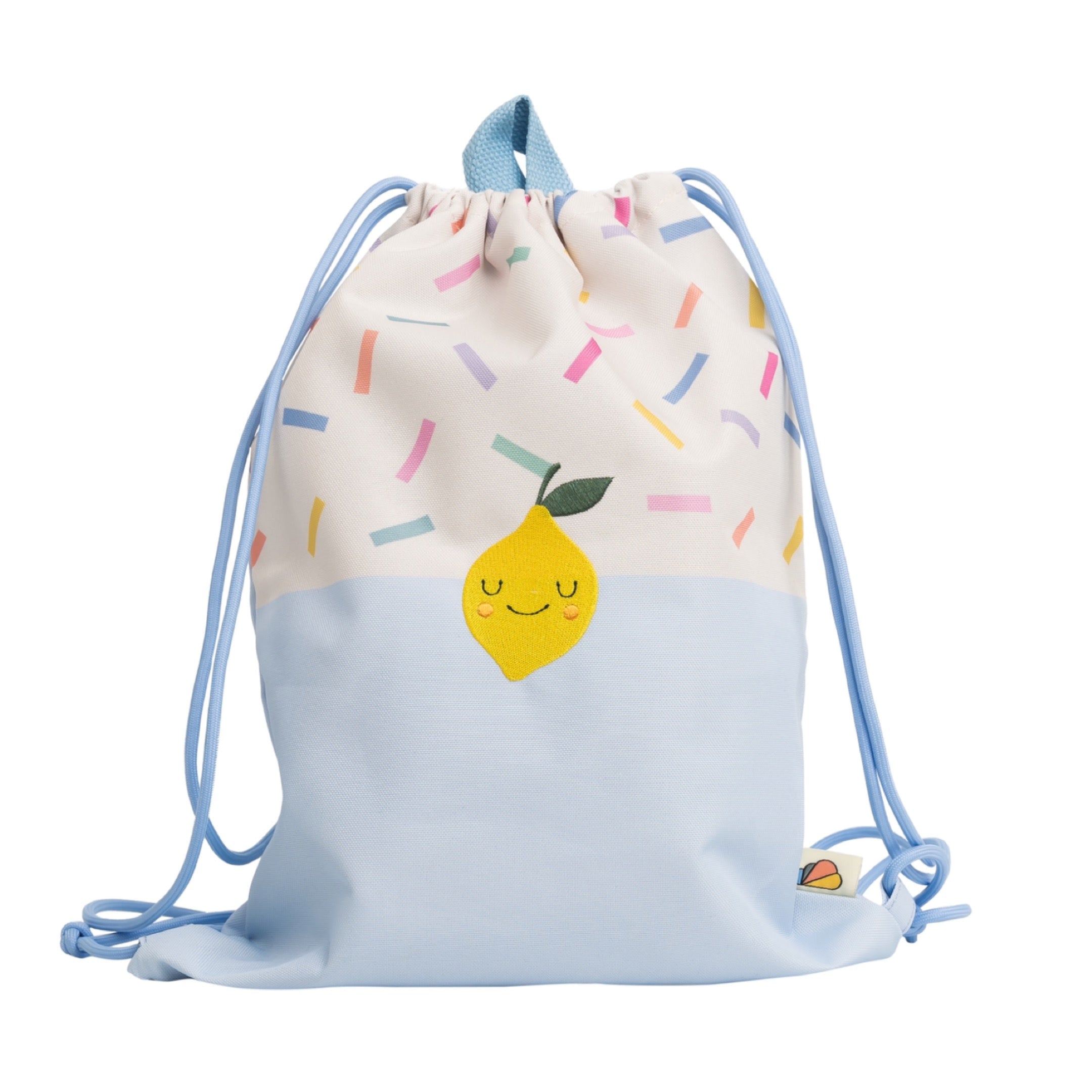 Découvrez le Sac à Cordon pour enfants, un compagnon pratique et ludique pour toutes leurs aventures. Fabriqué en matériau rPET respectueux de l'environnement, ce sac spacieux et coloré offre durabilité et style, parfait pour l'école, le sport et les sorties. 