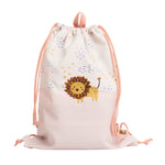 Découvrez le Sac à Cordon pour enfants, un compagnon pratique et ludique pour toutes leurs aventures. Fabriqué en matériau rPET respectueux de l'environnement, ce sac spacieux et coloré offre durabilité et style, parfait pour l'école, le sport et les sorties. 