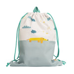Découvrez le Sac à Cordon pour enfants, un compagnon pratique et ludique pour toutes leurs aventures. Fabriqué en matériau rPET respectueux de l'environnement, ce sac spacieux et coloré offre durabilité et style, parfait pour l'école, le sport et les sorties. 