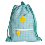 Découvrez le Sac à Cordon pour enfants, un compagnon pratique et ludique pour toutes leurs aventures. Fabriqué en matériau rPET respectueux de l'environnement, ce sac spacieux et coloré offre durabilité et style, parfait pour l'école, le sport et les sorties. 