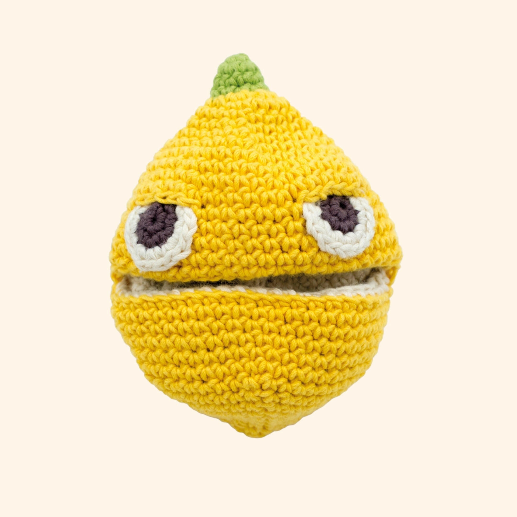 Ce jouet est une idée de cadeau originale et écologique. Réversible, il prend la forme d'un citron et se transforme en fleur. En manipulant ce jouet, l'enfant stimule sa motricité et découvre que le citron provient d'une petite fleur, une leçon en accord avec la pédagogie Montessori.