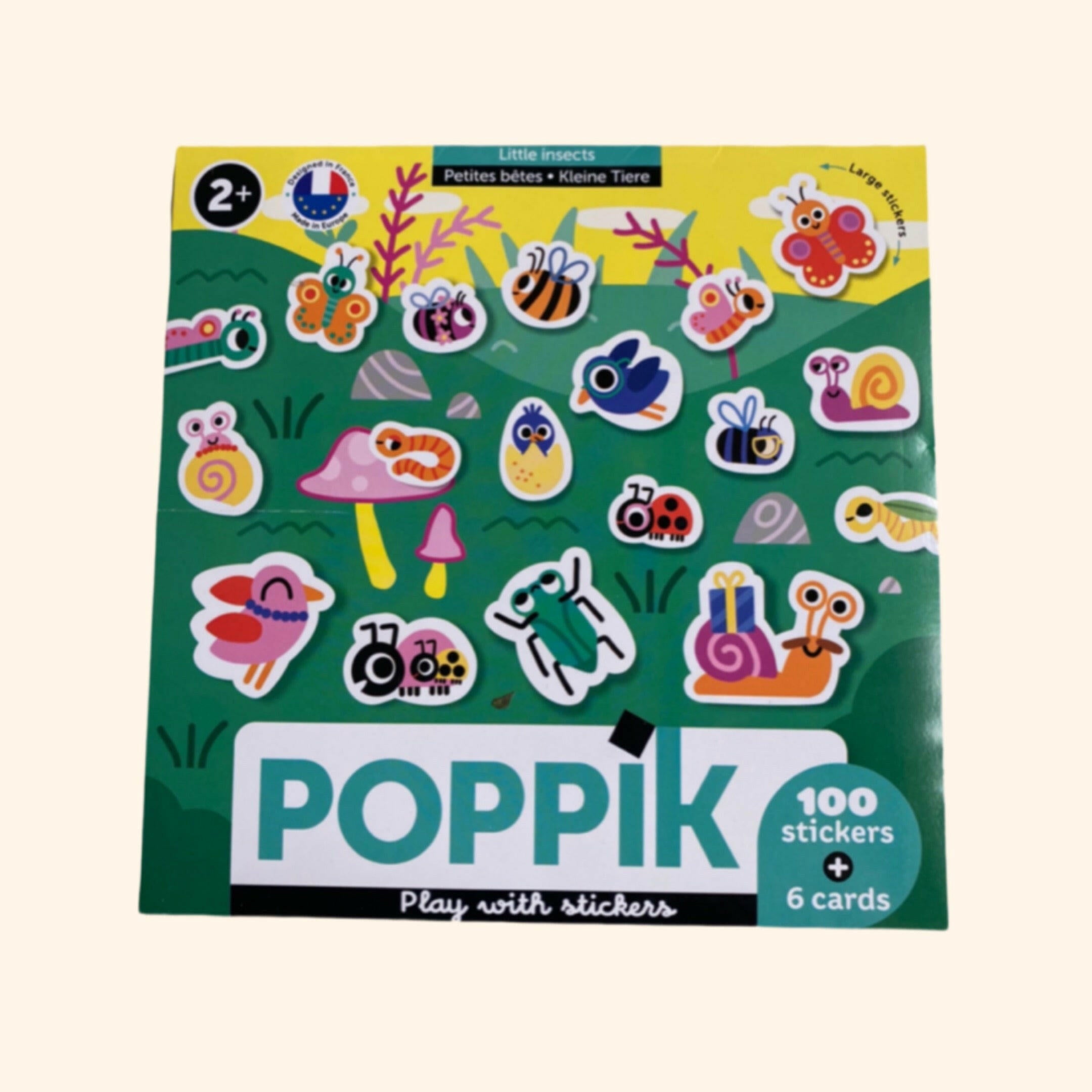 Découvrez la pochette Mes premiers stickers insectes de Poppik, une activité créative incontournable pour les enfants de 2 à 4 ans. Avec 6 décors illustrés par Marion Billet et 100 gommettes colorées, cette pochette offre une expérience ludique et éducative pour les tout-petits.