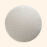 Tapis de bain antidérapant en hévéa naturel. Doté de caractéristiques techniques avancées et fabriqué à partir d'hévéa 100% naturel, ce tapis offre une solution écologique et efficace pour rendre votre bain plus sûr et plus agréable.