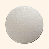 Tapis de bain antidérapant en hévéa naturel. Doté de caractéristiques techniques avancées et fabriqué à partir d'hévéa 100% naturel, ce tapis offre une solution écologique et efficace pour rendre votre bain plus sûr et plus agréable.