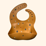 Découvrez nos bavoirs en silicone conçus en Allemagne, parfaits pour les repas des tout-petits. Faciles à nettoyer et à ranger, sans BPA, BPS et PVC, avec une boutonnière renforcée pour plus de sécurité. Idéaux pour un repas sans désordre.