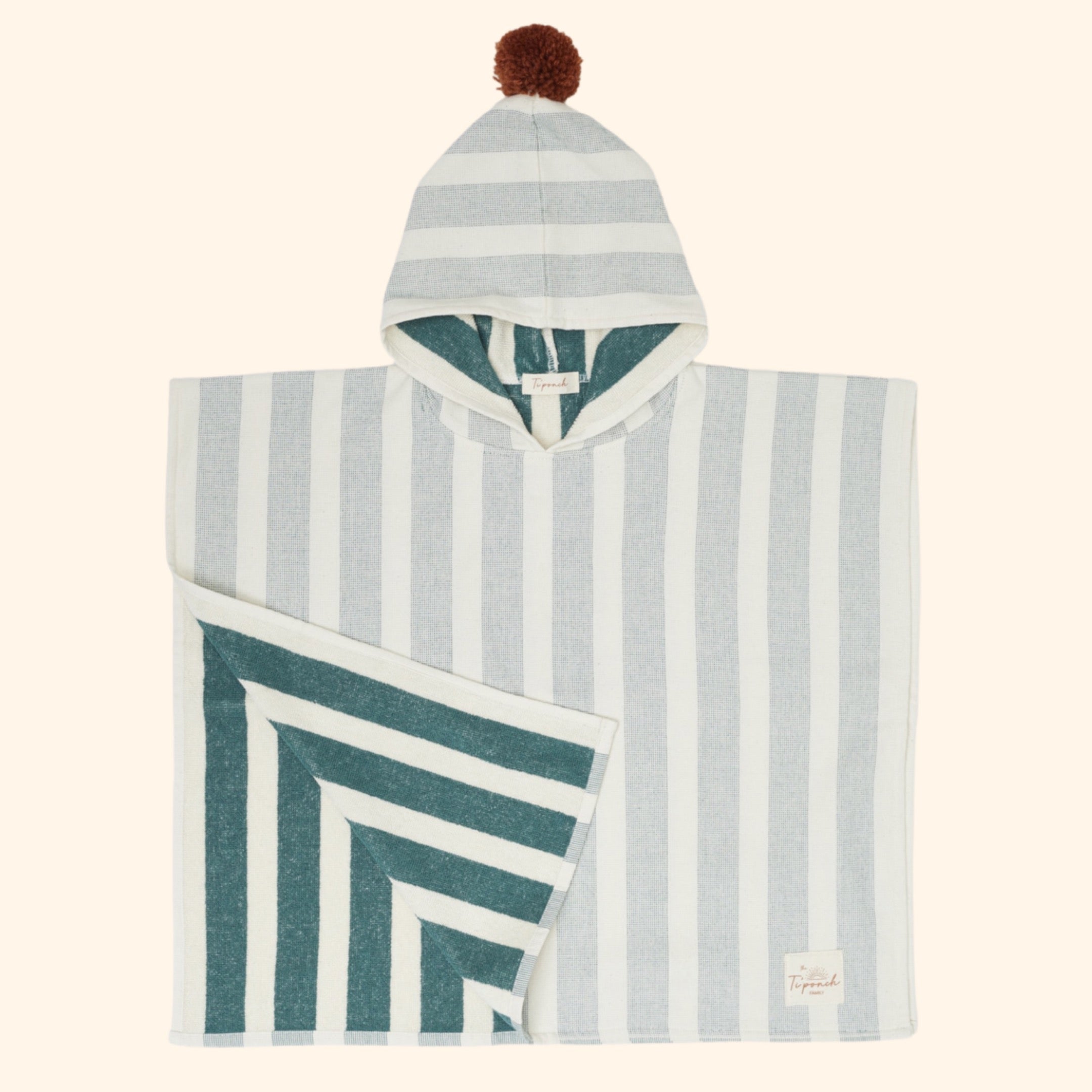 Découvrez le poncho de plage enfant en 100% coton biologique avec capuche et intérieur éponge. Confortable et pratique, idéal pour la plage, la piscine et les vacances. Tailles de 0 à 3 ans. Séchage rapide, doux et écologique. Chez PABO, tous nos produits sont proposés à des prix réduits en raison d'imperfections.