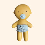 Découvrez le Mini Bébé GOMMU, le petit poupon irrésistiblement doux de la marque WE ARE GOMMU. De petite taille mais rempli de charme, ce mini bébé sera le compagnon idéal de votre tout-petit, que ce soit à la maison ou même dans son bain ! Grâce à sa conception hermétique et sans trous, vous pouvez être assuré(e) qu'aucune moisissure ne viendra perturber son hygiène parfaite.