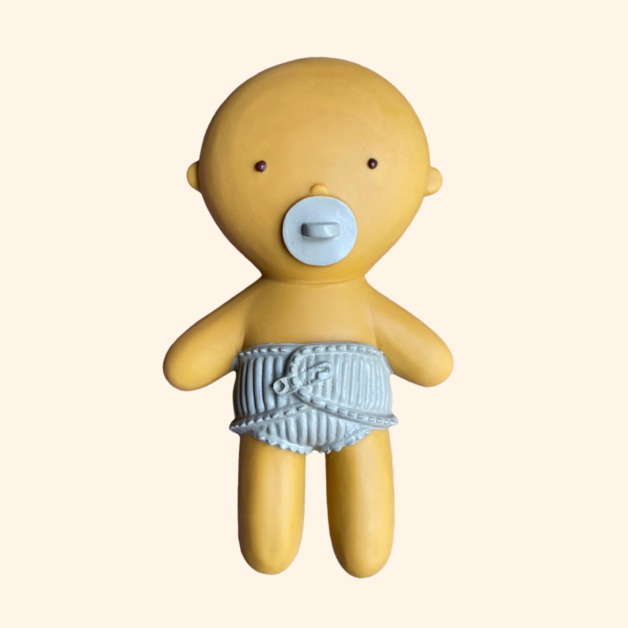 Découvrez le Mini Bébé GOMMU, le petit poupon irrésistiblement doux de la marque WE ARE GOMMU. De petite taille mais rempli de charme, ce mini bébé sera le compagnon idéal de votre tout-petit, que ce soit à la maison ou même dans son bain ! Grâce à sa conception hermétique et sans trous, vous pouvez être assuré(e) qu'aucune moisissure ne viendra perturber son hygiène parfaite.