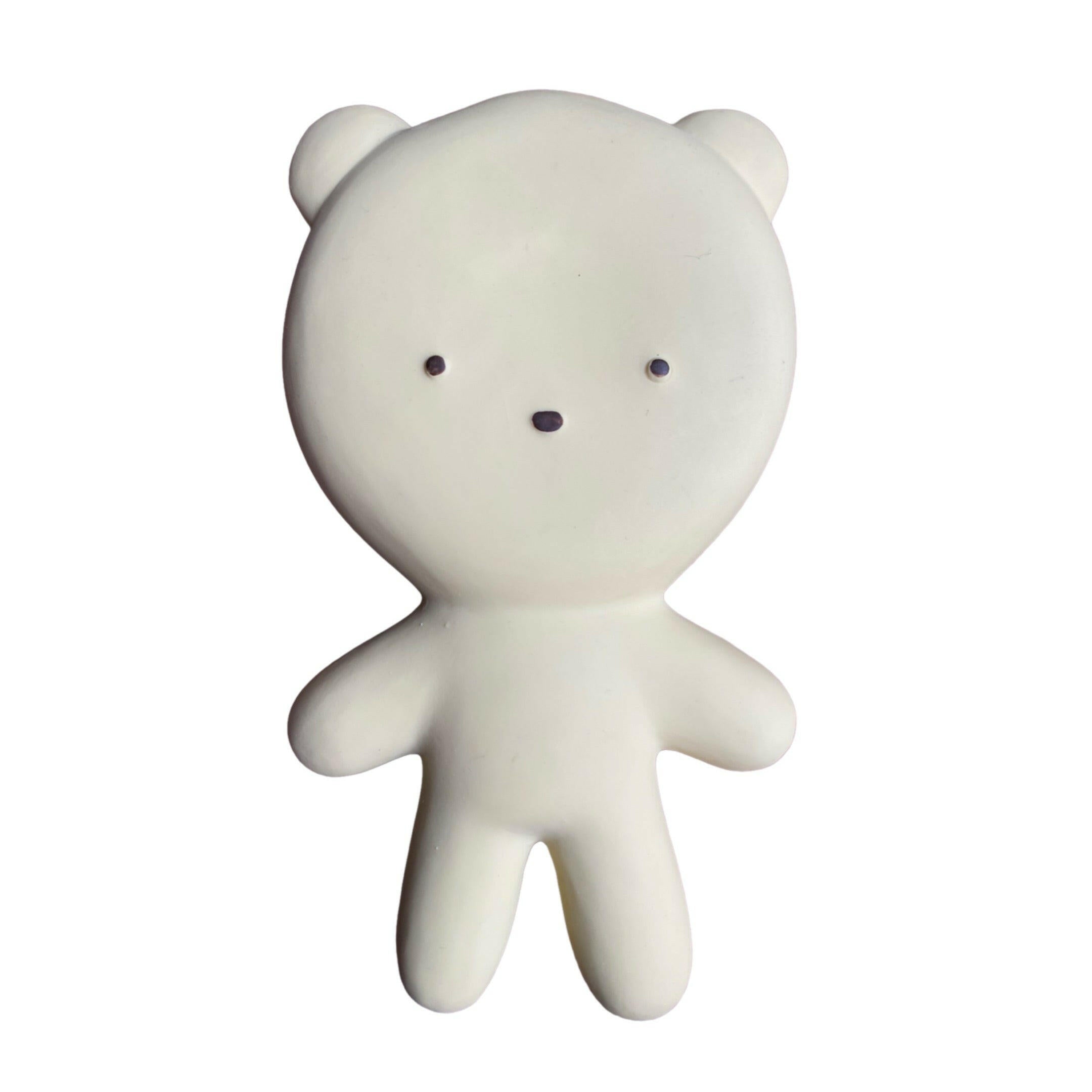 Un petit ours en caoutchouc naturel parfait pour les tout-petits