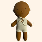 Découvrez le Bébé GOMMU, un adorable poupon créé par la marque WE ARE GOMMU, conçu pour être le compagnon de jeu idéal de votre tout-petit. Ce doux bébé sera présent à ses côtés au quotidien, même lors de ses moments de baignade, grâce à sa conception hermétiquement fermée et sans trous, garantissant une hygiène parfaite sans risque de moisissure